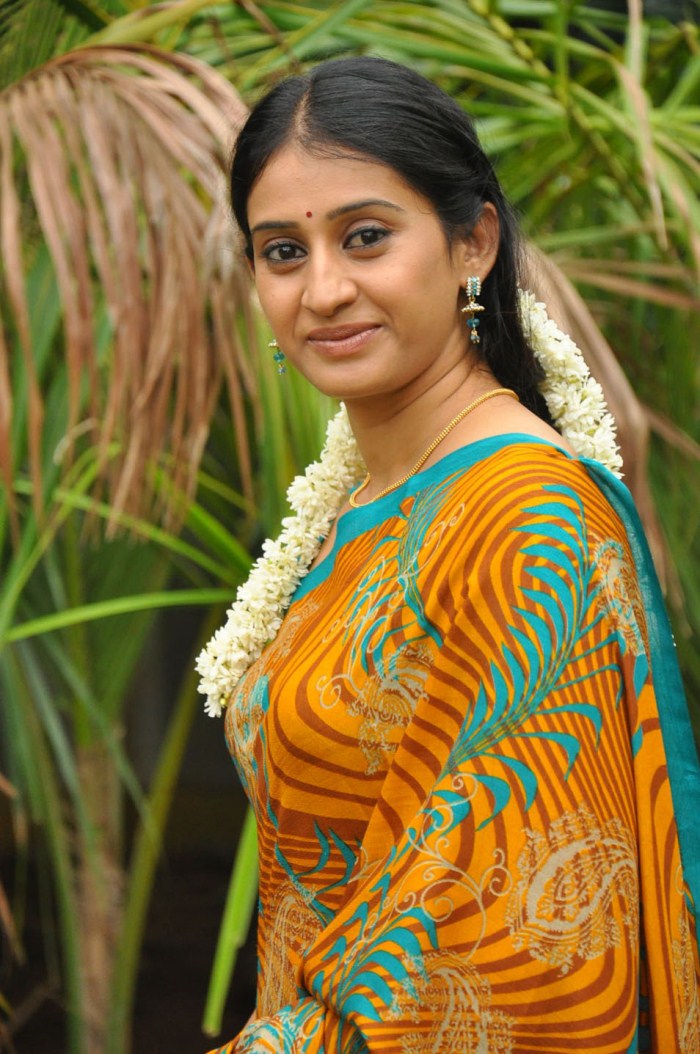 telugu tv serial actress archana photos
